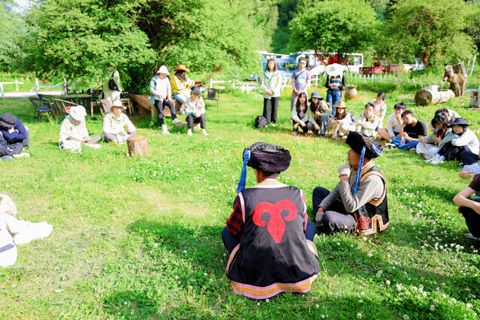 Meadow-side sharing with Yanwozhai villagers