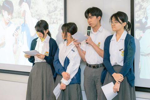Students present their experiences to the audience