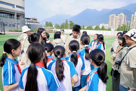 Exchange activities with primary school pupils