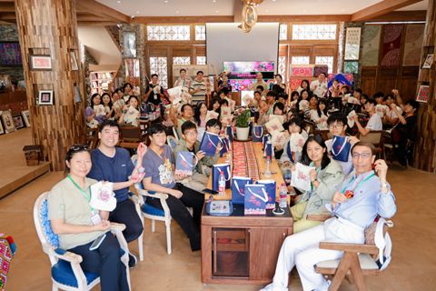 Qiang embroidery workshop group photo
