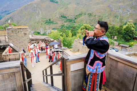 Intangible heritage Qiang flute performance