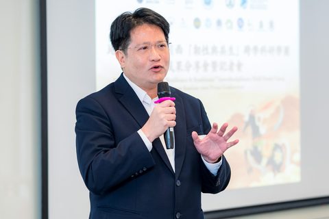 The Hon Jonathan Chan Pok-chi, MH, JP addresses the audience