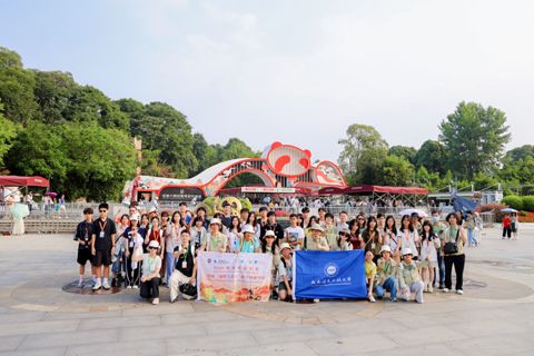 Group photo at the Chengdu Research Base of Giant Panda Breeding