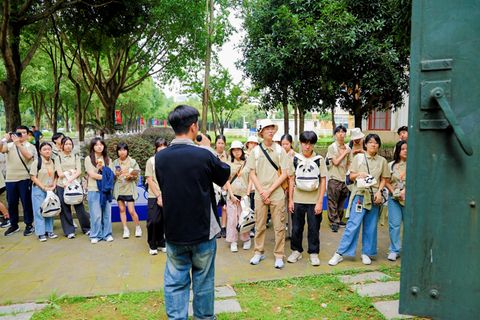 Guided tour of the meteorology science base